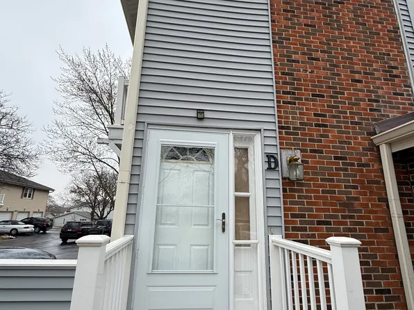330 Hampton Ct, Bloomingdale, IL 60108