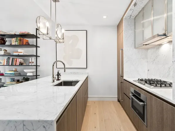 181 East 28th Street 402 image 3 of 9