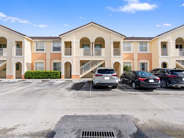 1663 SE 29th St UNIT 204