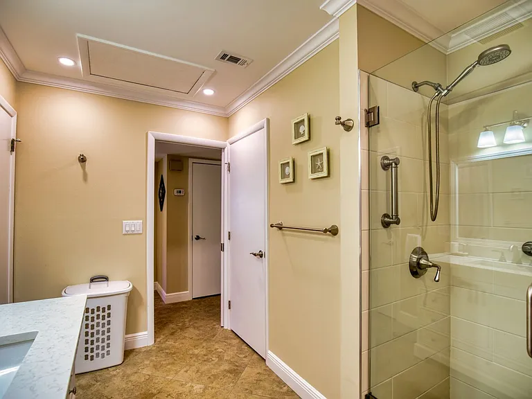 100 Avenue Des Pasque S #9 — Photo 28