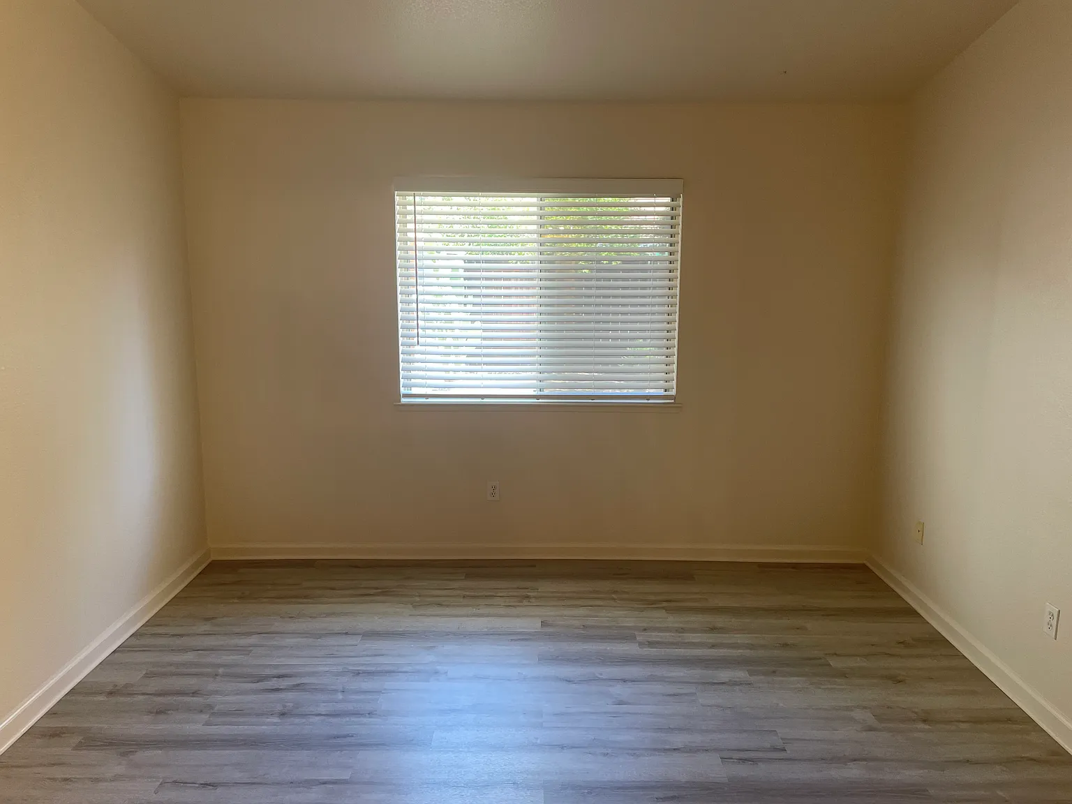 2 bed, 953 sqft, $2,300 — Photo 4