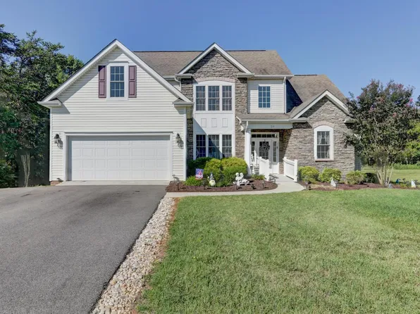 29 Arrington Dr, Evington, VA 24550