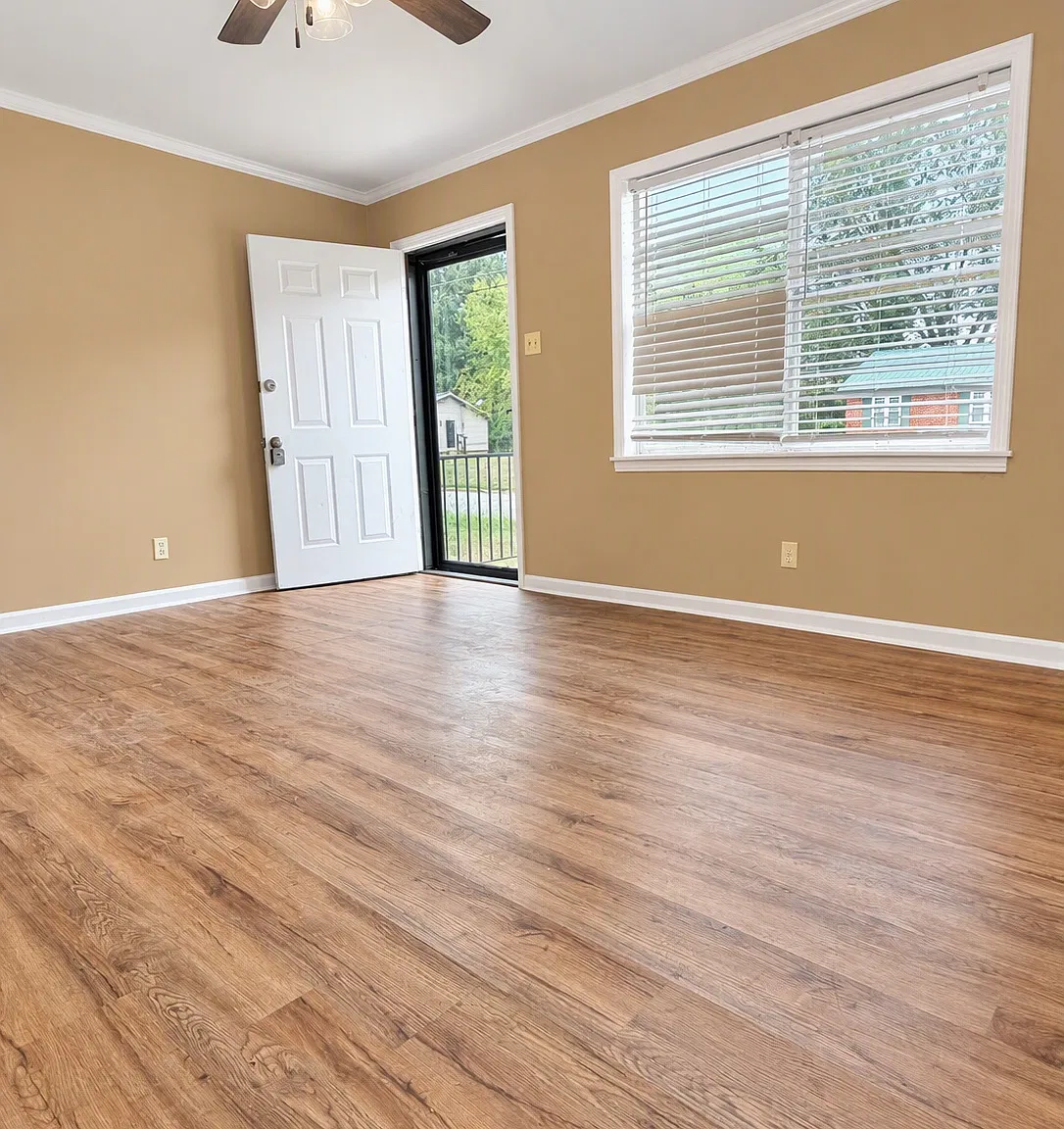 3 bed, 888 sqft, $1,025 — Photo 3
