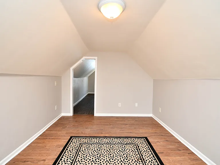 81 Wallace St — Photo 31