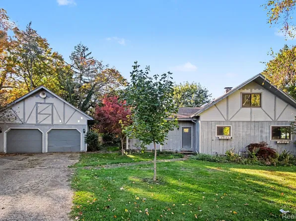 210 Short St SE, Caledonia, MI 49316