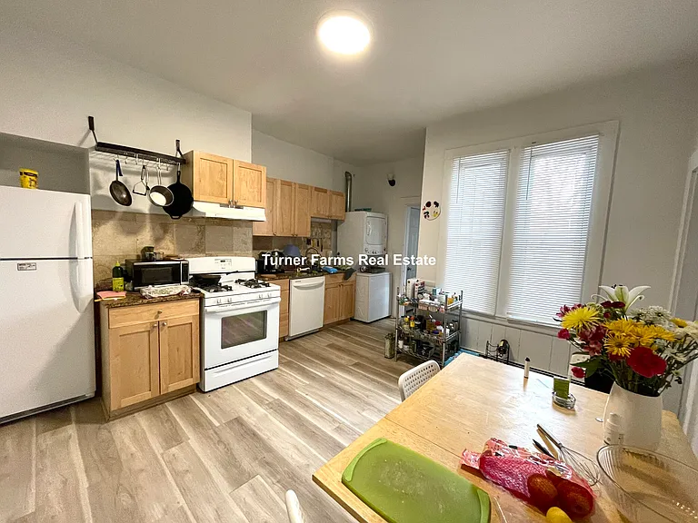 254 Windsor St #2 — Photo 17