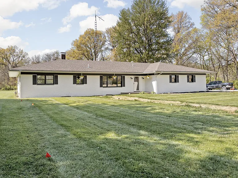 5051 E Moyer Dr — Photo 3