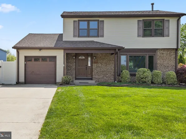 27 Marlon Pond Rd, Hamilton, NJ 08690