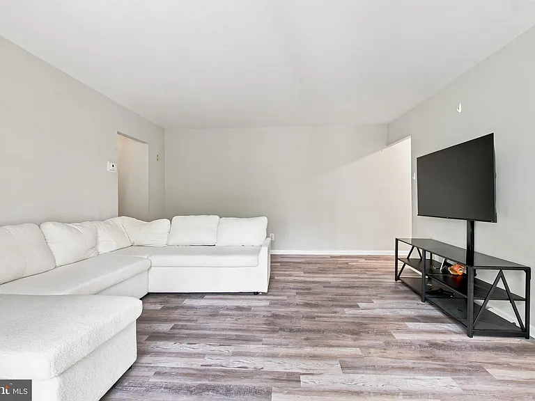 3814 Lyndhurst Dr #203 — Photo 4