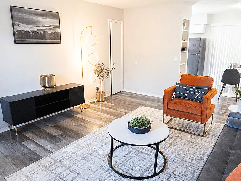 La Bella Apartments — Photo 12