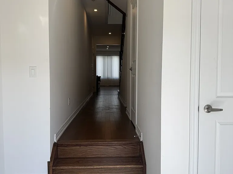 99 Hilts Dr — Photo 2