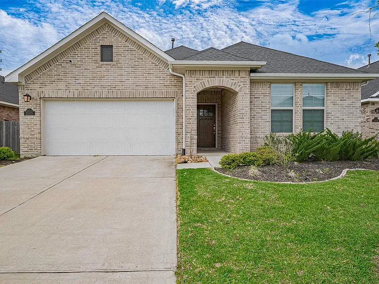 31415 Conover Dr — Photo 2