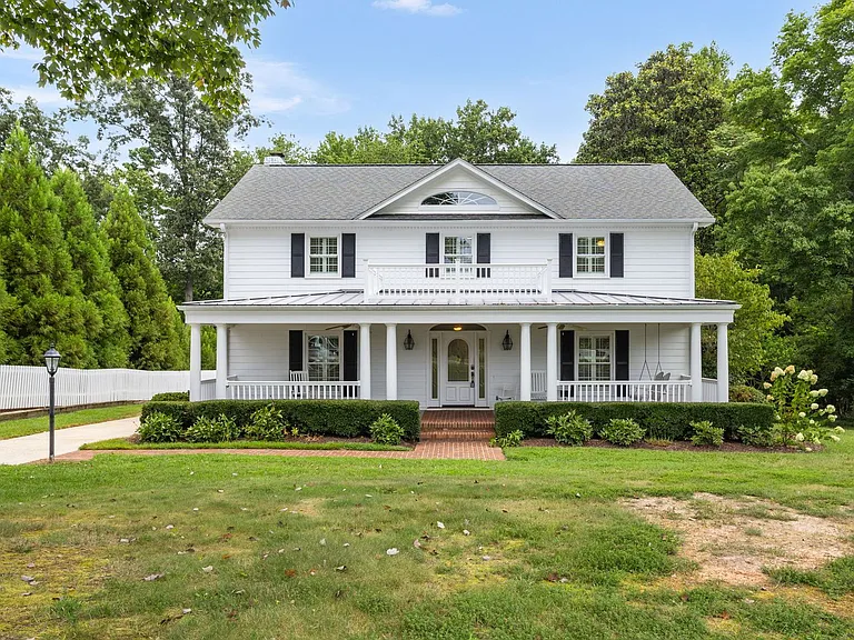 4205 Belvoir Dr — Photo 2