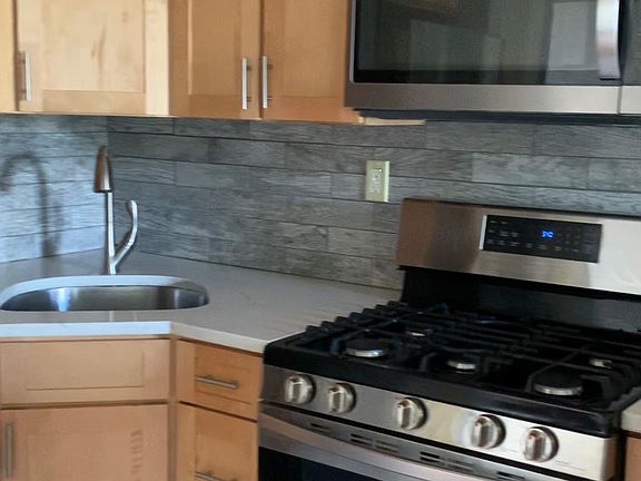 4th image of 135 Ridgeley Ave #3
