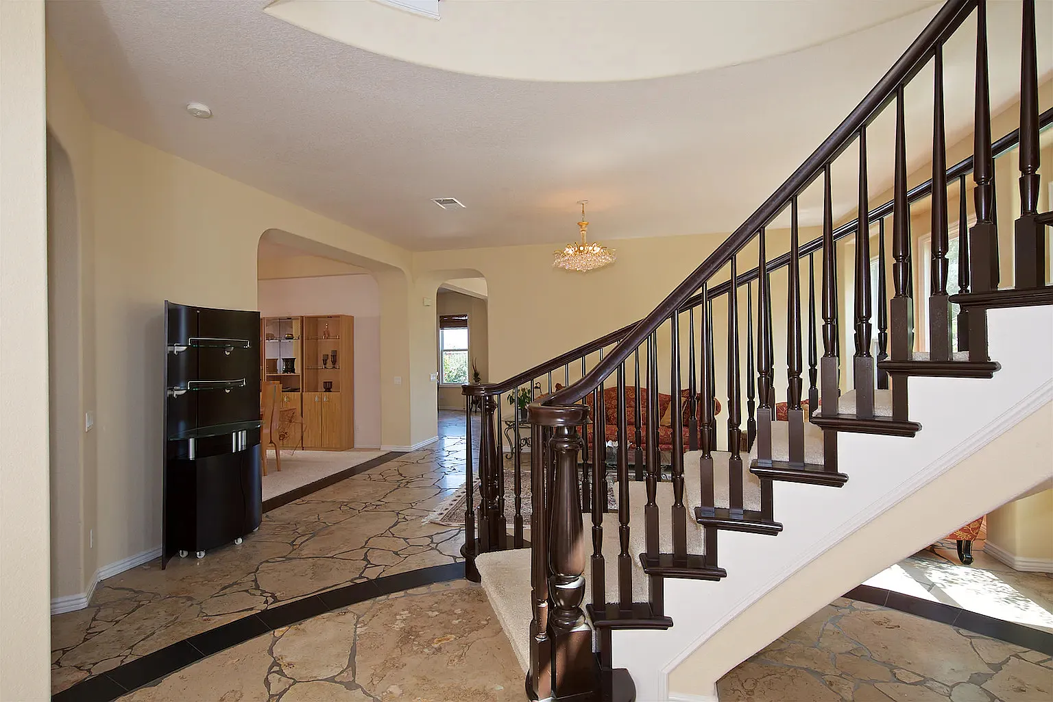 5 bed, 3922 sqft, $9,700 — Photo 4