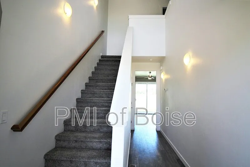 3 bed, 2.5 bath, 1764 sqft, $1,845 — Photo 3