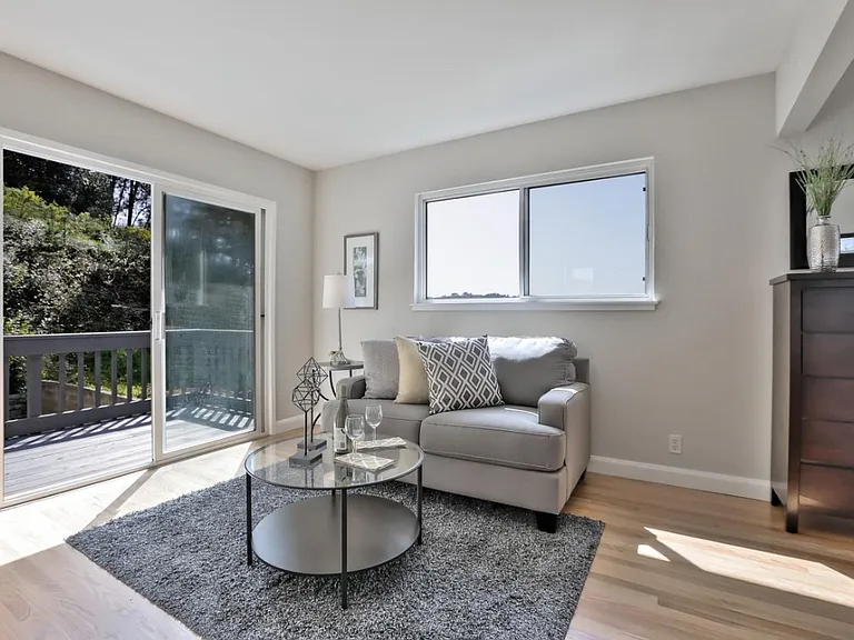 1144 Valencia Way — Photo 9
