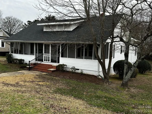 502 Dearborn St, Great Falls, SC 29055