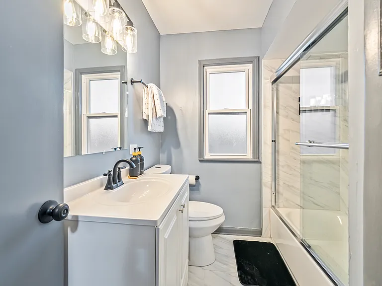 512 Catherine St — Photo 12