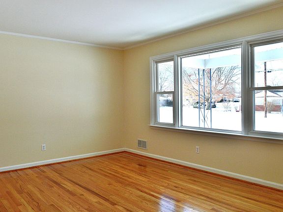 4th image of 8015 Poinsettia Dr