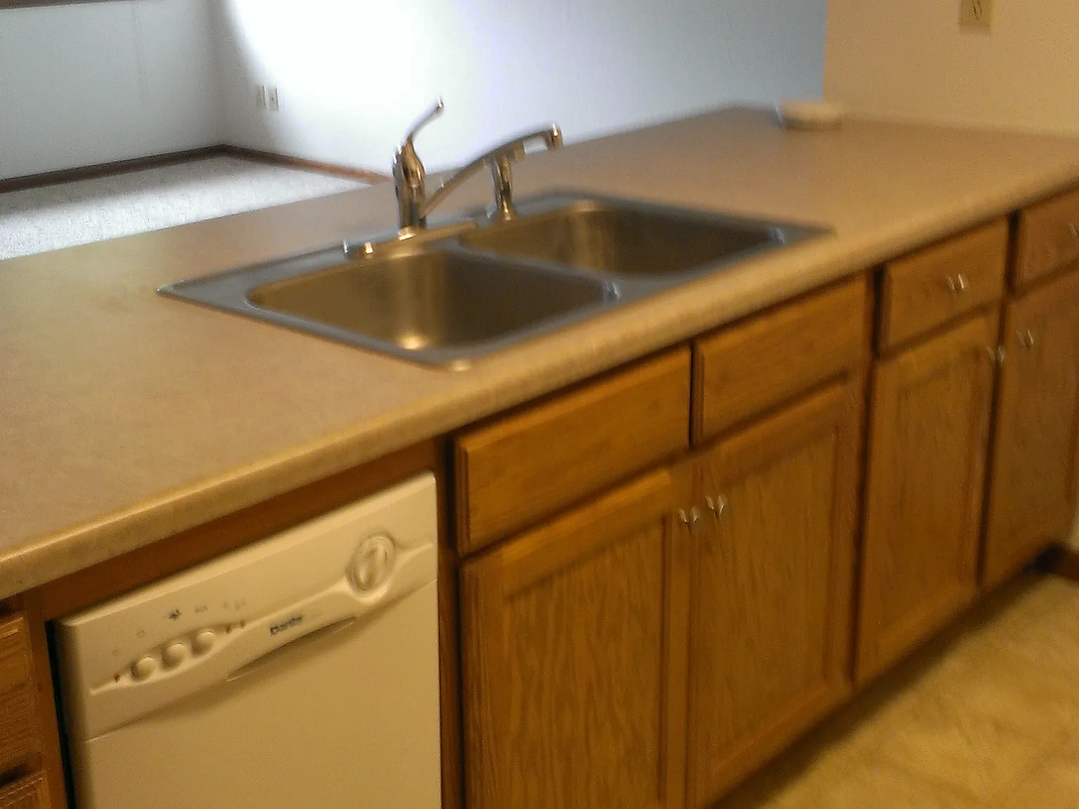 2 bed, 960 sqft, $685 — Photo 2