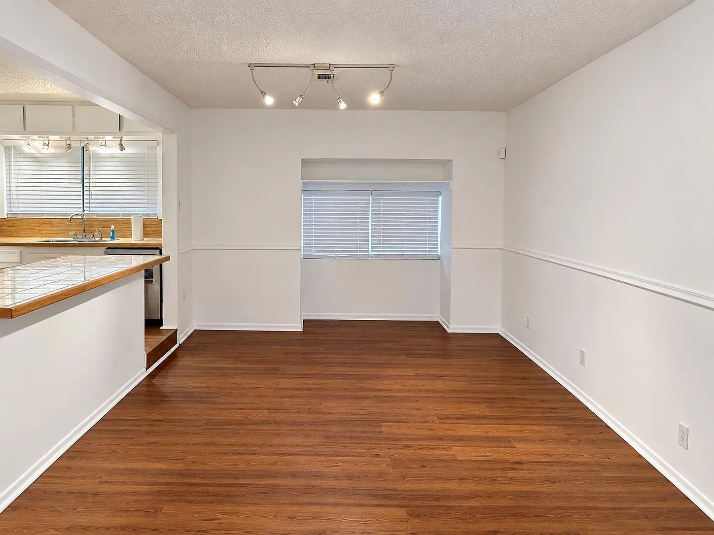 3 bed, 1.0 bath, 1426 sqft, $1,700 — Photo 3