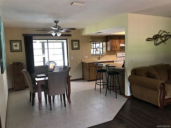 5th image of 4032 S Oakhurst Dr