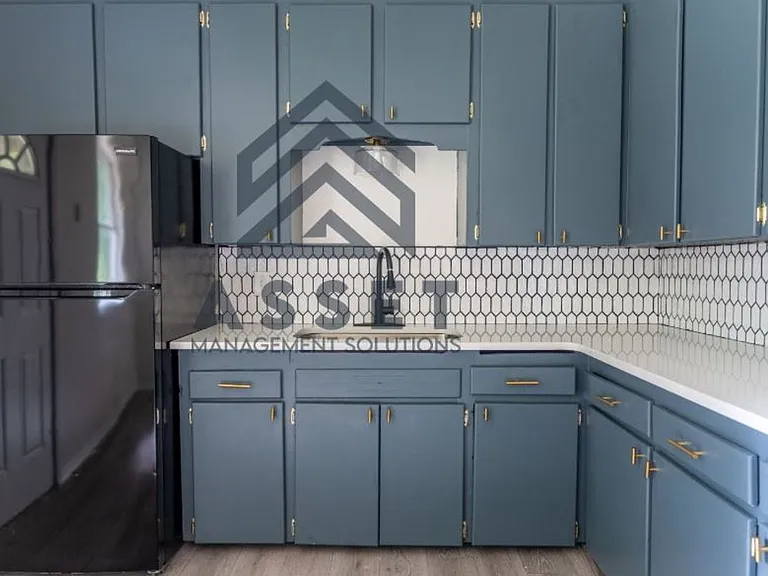 1040 Sycamore Dr — Photo 10