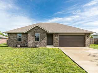 305 Town Loop, Marshfield, MO 65706