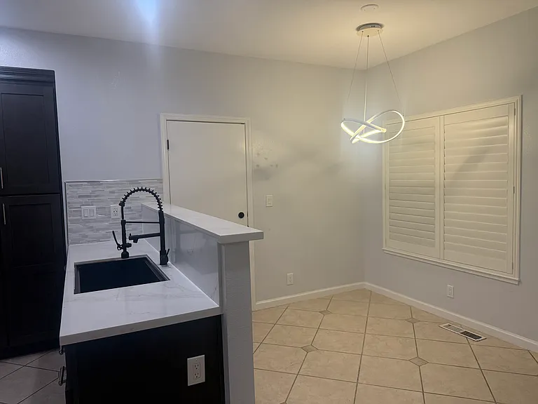 207 Round House Pl — Photo 3
