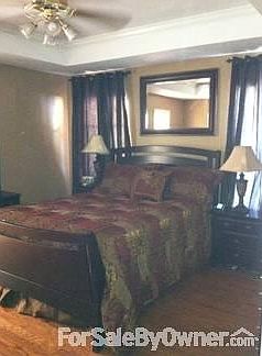 Master Bed
						:
						High ceiling and crown.