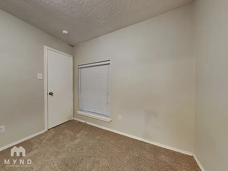 225 Bedford Ln — Photo 10