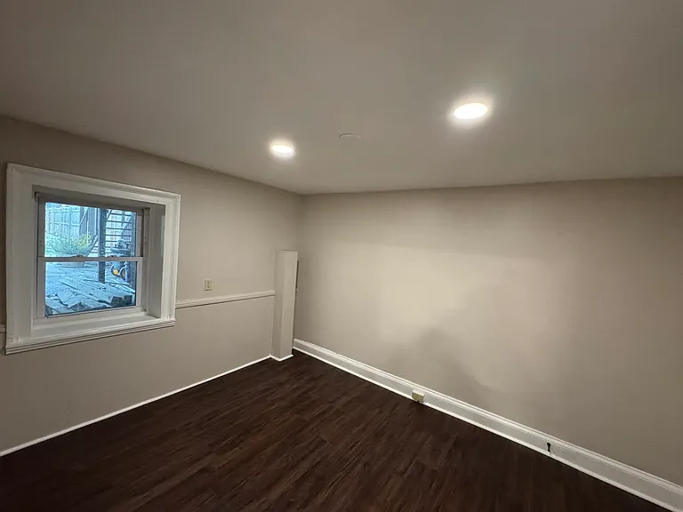 9 Washington Pl #BASEMENT — Photo 20