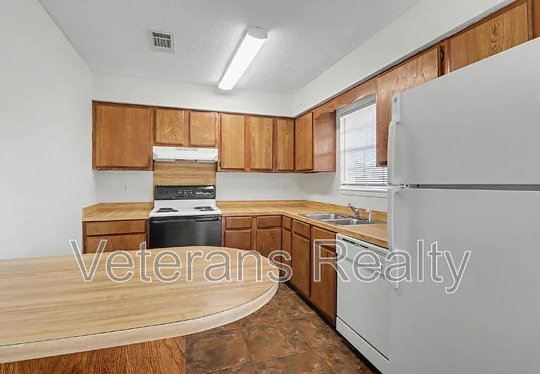 837 Tee St — Photo 7