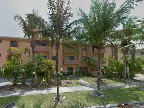 3582 NE 171st St #5, North Miami Beach, FL 33160