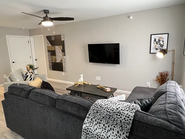 Adam Street Apartments — Photo 17