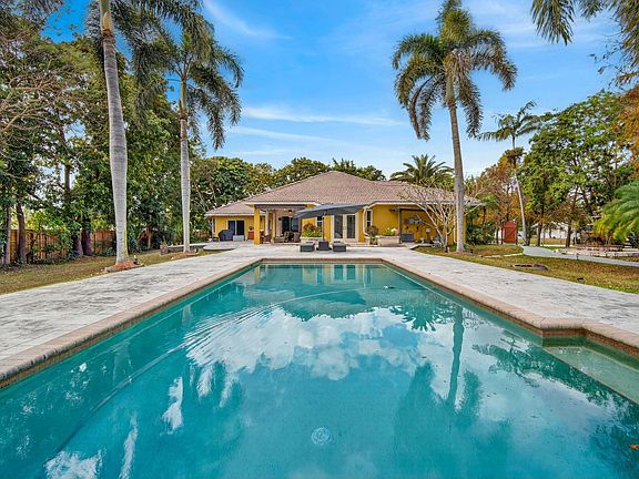 3rd image of 16200 SW 49th Street