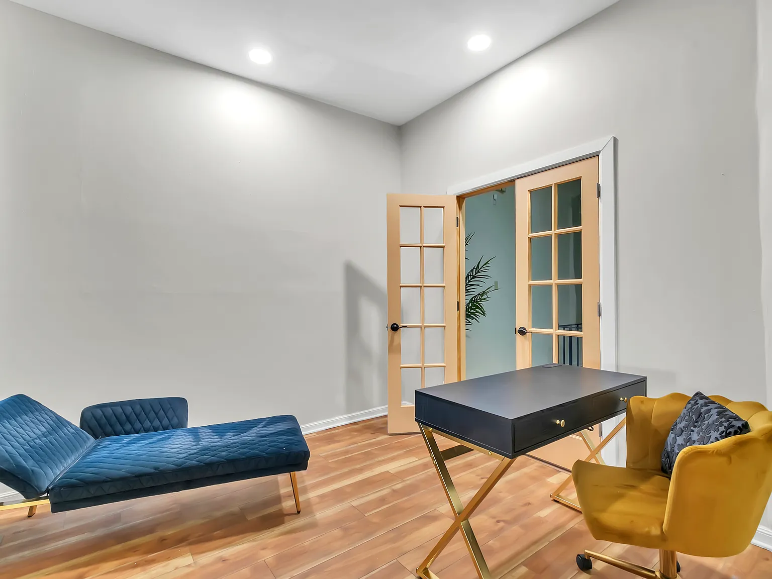 Hopkins Medical Apartment Rentals — Photo 4