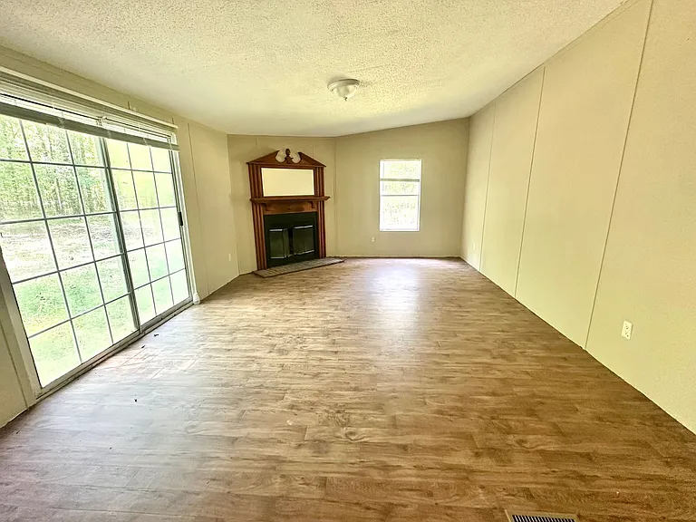 680 River Rd — Photo 5