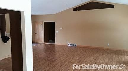 4th image of 501 Russell Dr N