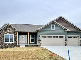 2411 Ledgestone Dr NW, Uniontown, OH