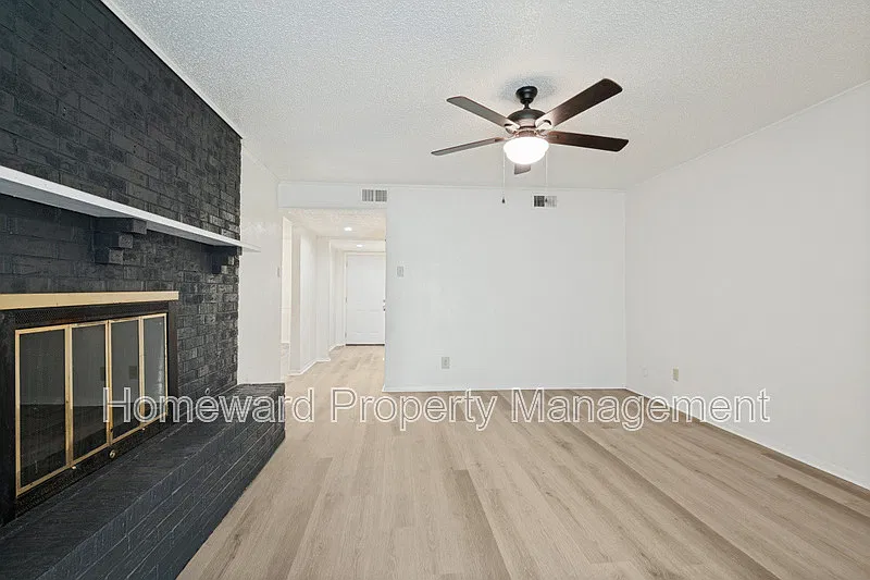 2 bed, 1.5 bath, 1230 sqft, $1,695 — Photo 3