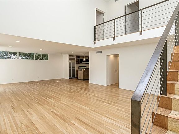 2nd image of 1531 Wellesley Ave