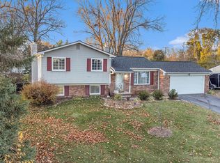 746 Laguna Dr, Wolverine Lake, MI 48390