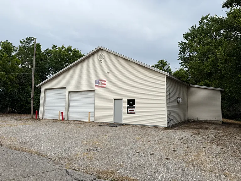 711 Kenoly St — Photo 1