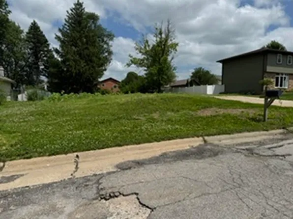 1918 S 5th Ave, Marshalltown, IA 50158