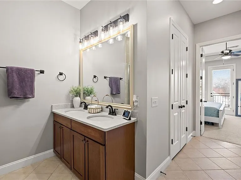 360 Chambers St #202 — Photo 11