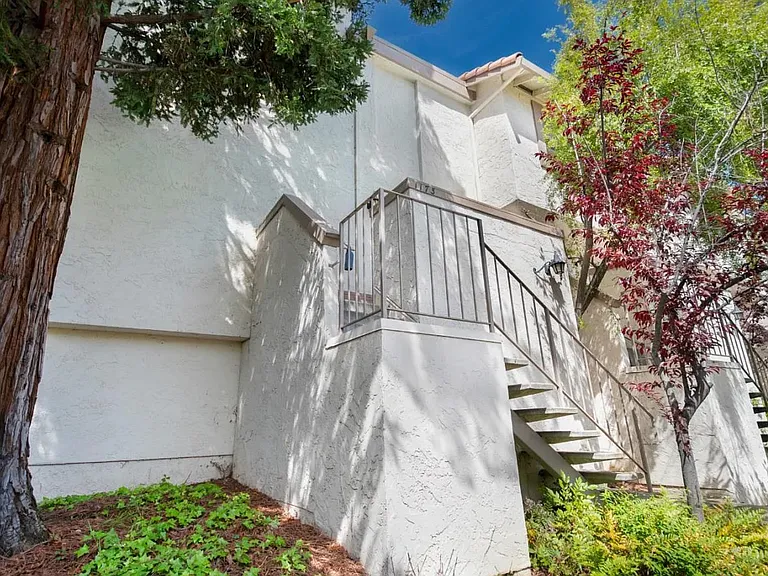 1173 Capri Dr — Photo 24