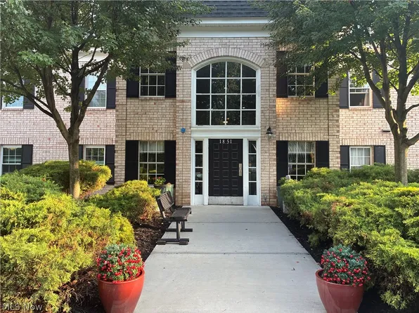1851 King James Pkwy APT 211, Westlake, OH 44145