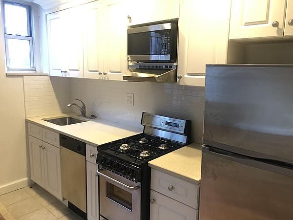 2nd image of 200 E 17th St APT 6A
